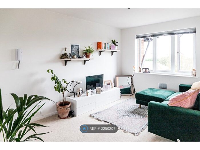 1 Bedroom Flat To Rent In Highfield Court, Haywards Heath, RH16