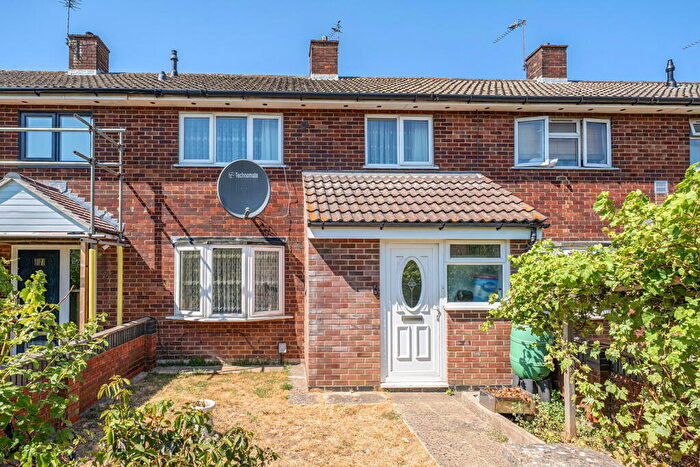 3 Bedroom Terraced House For Sale In Winchester Road, Basingstoke, RG22