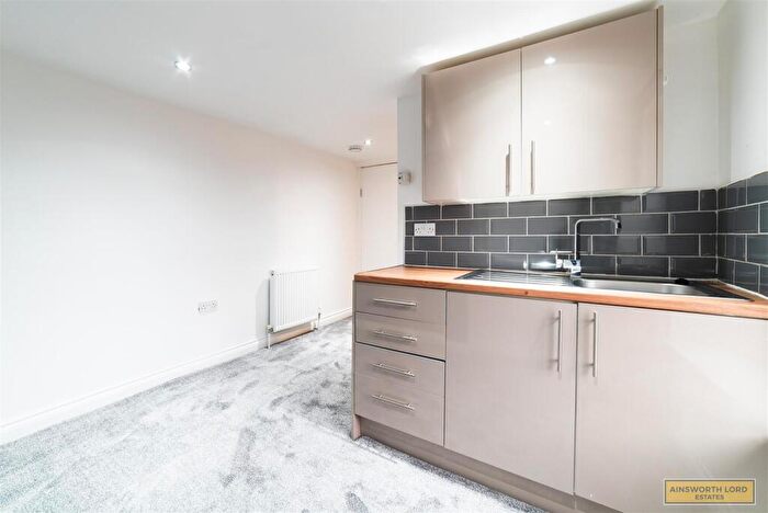 Studio To Rent In Part Self-Contained Bedsit, Redearth Rd, Darwen, BB3