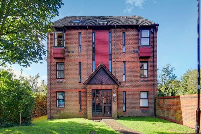 Studio To Rent In Pilgrims Close, Palmers Green, London, N13