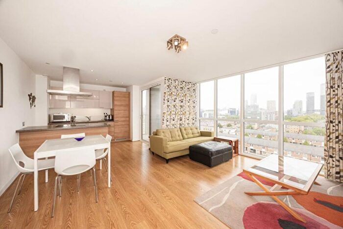 2 Bedroom Apartment For Sale In Panoramic Tower, Poplar, E14