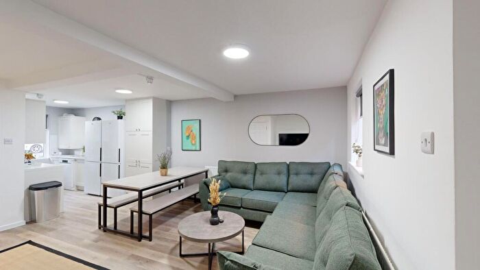 6 Bedroom House To Rent In Gamble Street, NG7