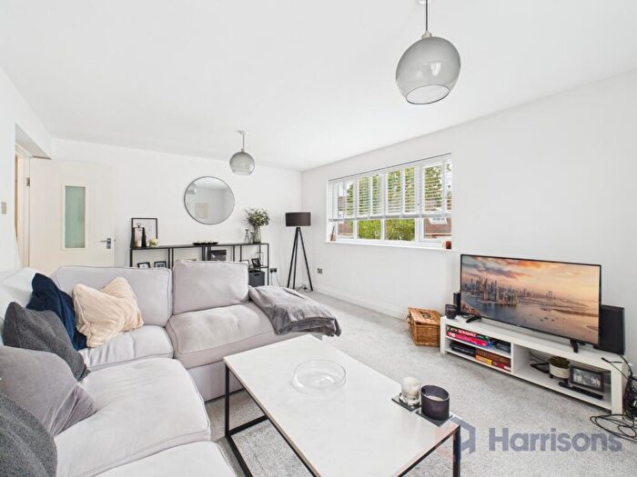 2 Bedroom Apartment For Sale In Fallowfield, Sittingbourne, ME10