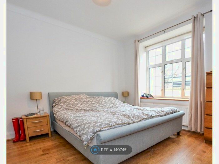 1 Bedroom Flat To Rent In Sheen Road, Richmond, TW9