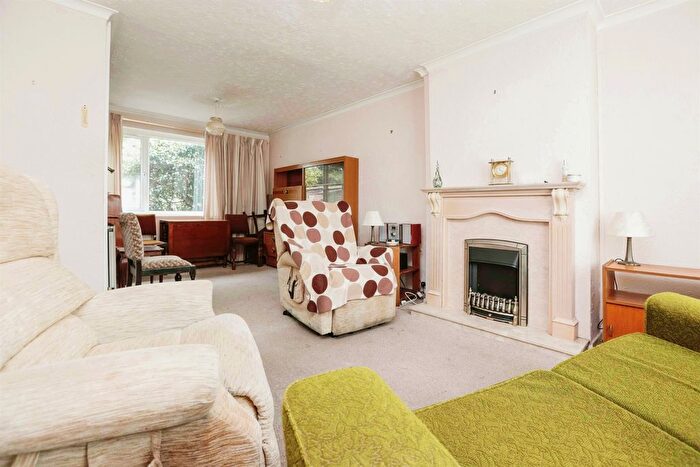 3 Bedroom Terraced House For Sale In Nearmoor Road, Shard End, Birmingham, B34