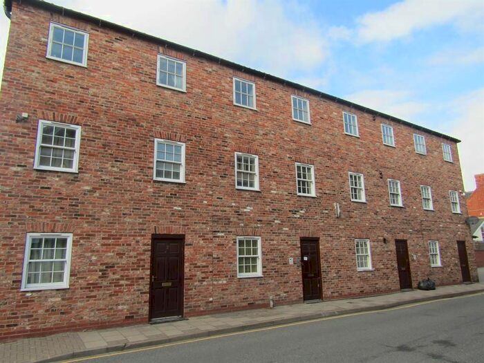 3 Bedroom Flat To Rent In Templar Mews, Gainsborough, DN21