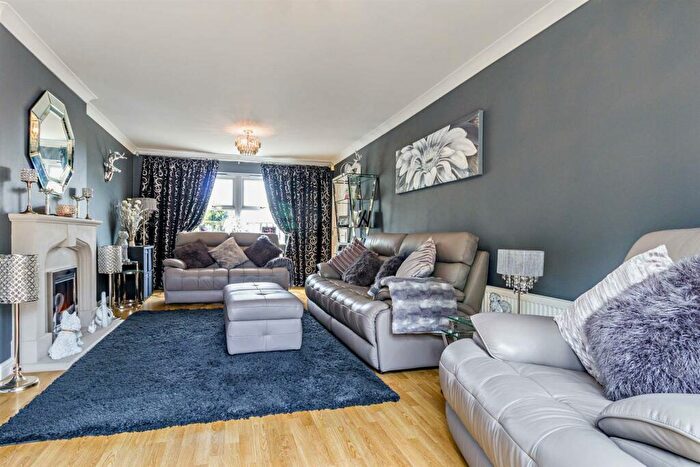 5 Bedroom Detached House For Sale In St Peters Heights, Old Edlington, Doncaster, DN12