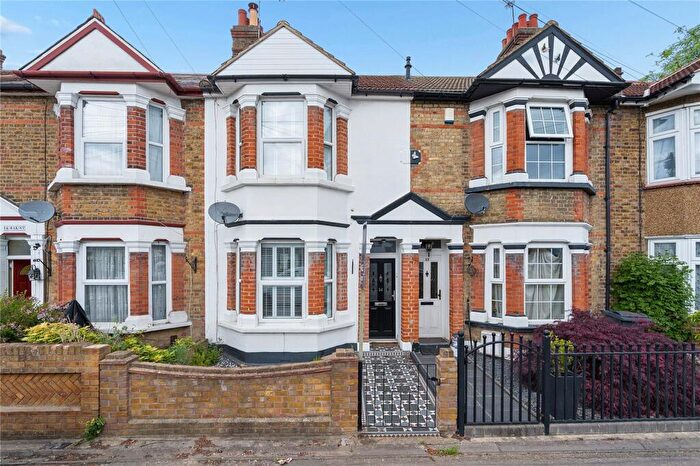 3 Bedroom Terraced House For Sale In Oak Street, Romford, Essex, RM7