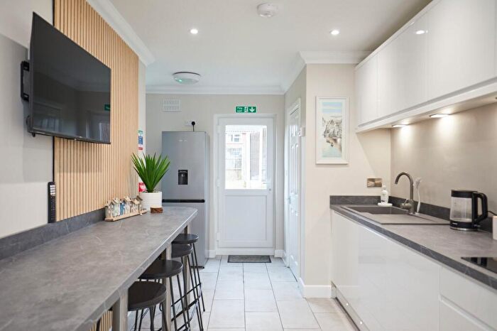 5 Bedroom Semi-Detached House To Rent In Peterkin Road, Norwich, NR4