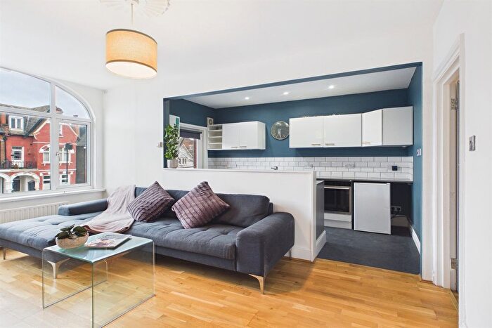 2 Bedroom Flat For Sale In Stanthorpe Road, Streatham, SW16