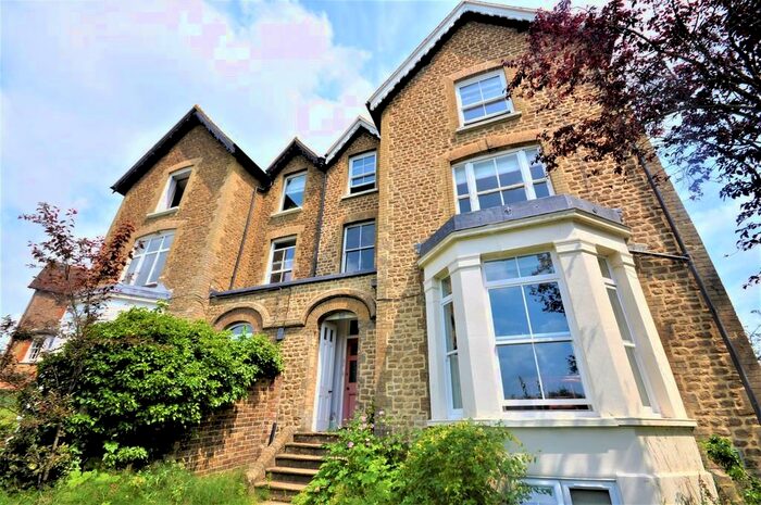 2 Bedroom Apartment To Rent In Nightingale Road, Godalming, GU7