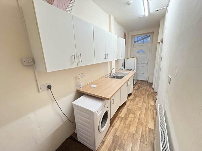 2 Bedroom House To Rent In Union Road, , Bradford, BD7