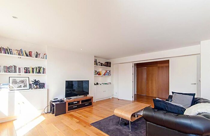 2 Bedroom Flat To Rent In Queensdale Crescent, Holland Park, London, W11