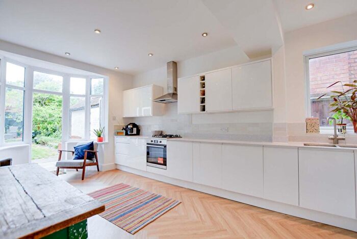 5 Bedroom Semi Detached House For Sale In Howard Road, Clarendon Park, Leicester, LE2