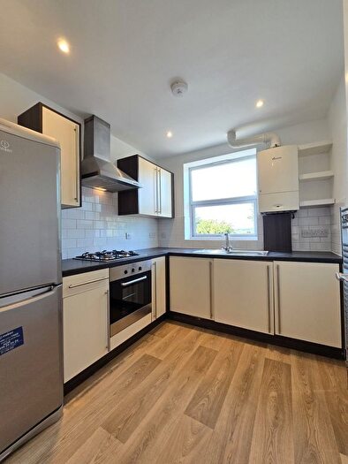 1 Bedroom Flat To Rent In Aldermans Hill, Palmers Green, N13