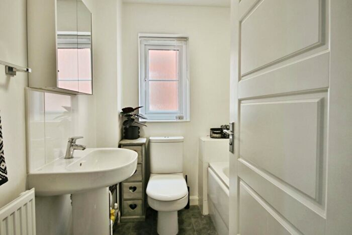 2 Bedroom Terraced House For Sale In Richmond Lane, Kingswood, HU7