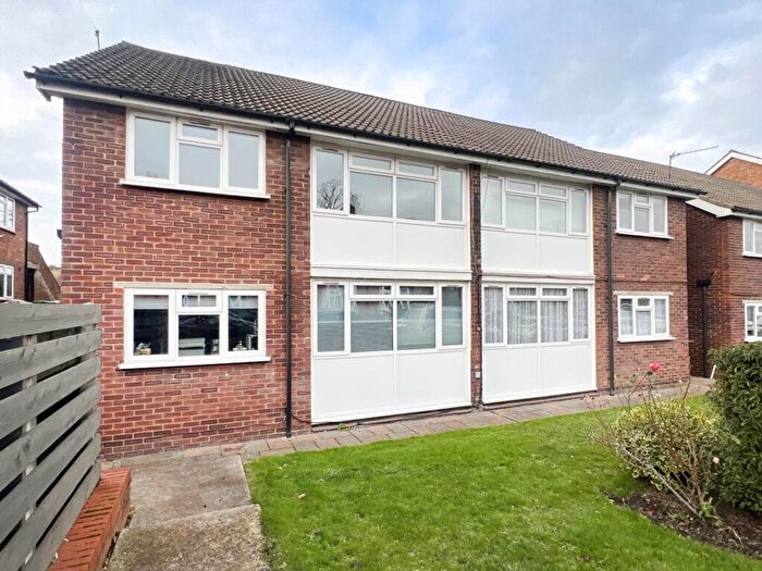 2 Bedroom Flat To Rent In St Philips Avenue, Worcester Park, KT4