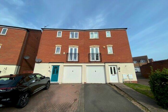 4 Bedroom Semi-Detached House To Rent In Pheasant Way, Cannock, WS11