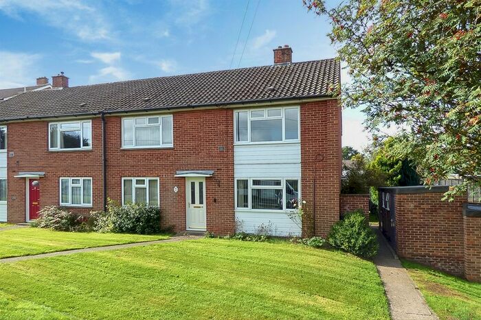 2 Bedroom Flat To Rent In New Road, Midhurst, West Sussex, GU29