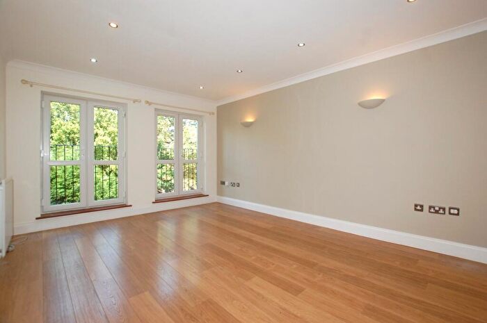 2 Bedroom Flat To Rent In Montgomerie Court, Copers Cope Road, Beckenham, BR3