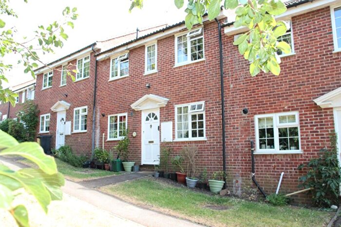 2 Bedroom Maisonette For Sale In Morley Place, Hungerford, Berkshire, RG17