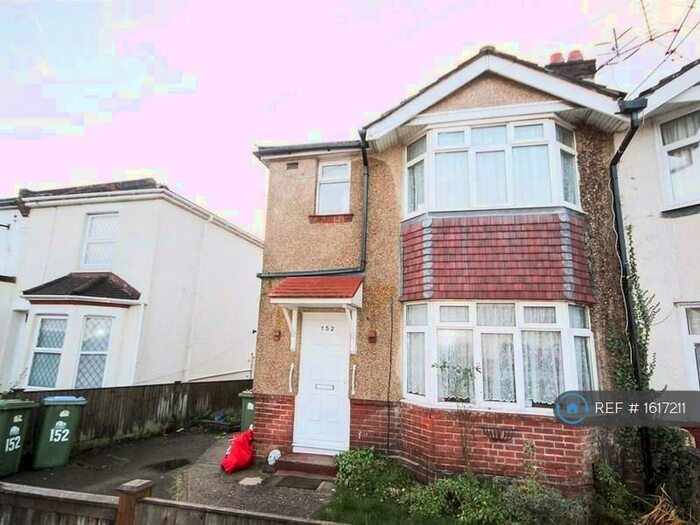 3 Bedroom Semi-Detached House To Rent In Warren Avenue, Southampton, SO16