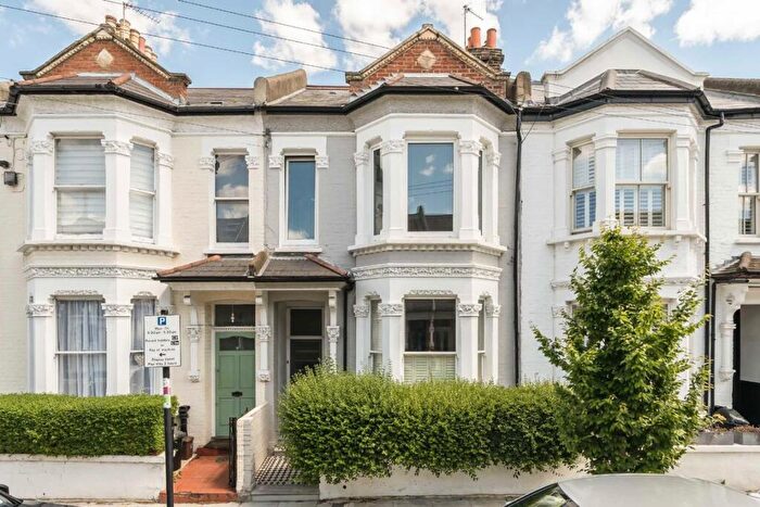 3 Bedroom Flat For Sale In Sugden Road, Battersea, SW11