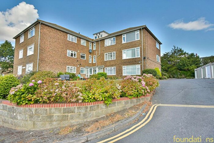 2 Bedroom Flat For Sale In Larkhill, East Sussex, Bexhill On Sea, TN40