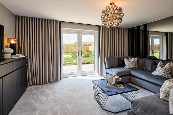 2 Bedroom Flat For Sale In Finchley, London, N3