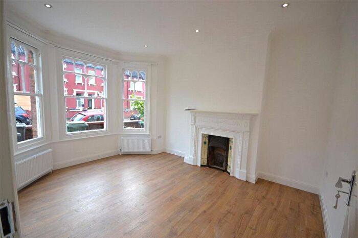 3 Bedroom Apartment To Rent In Mora Road, London, NW2