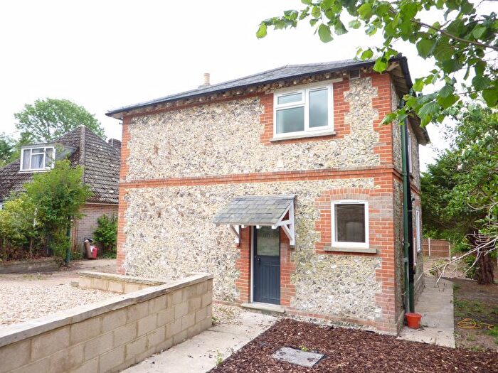3 Bedroom Detached House To Rent In Marlpit Lane, Coulsdon, CR5