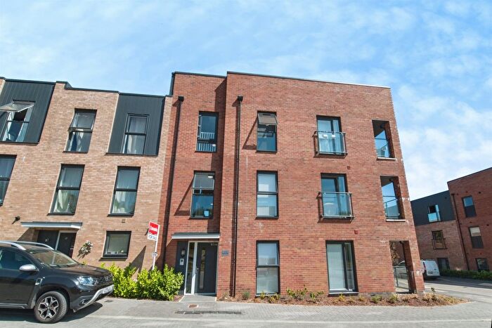 2 Bedroom Flat For Sale In Granite Rise, Exeter, EX4