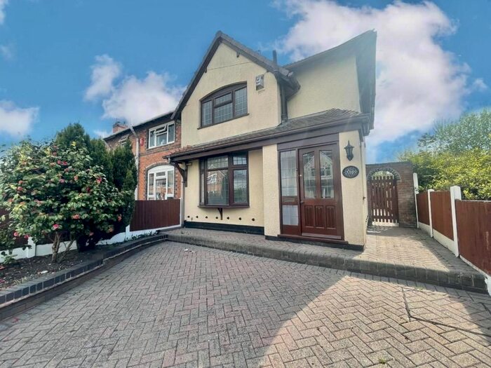 3 Bedroom Property To Rent In Chantry Avenue, Bloxwich, Walsall, WS3