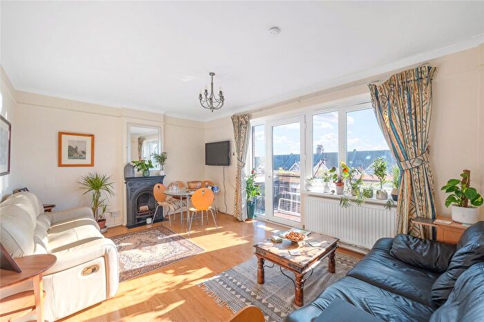 2 Bedroom Flat To Rent In Wimbledon Park Road, London, SW19