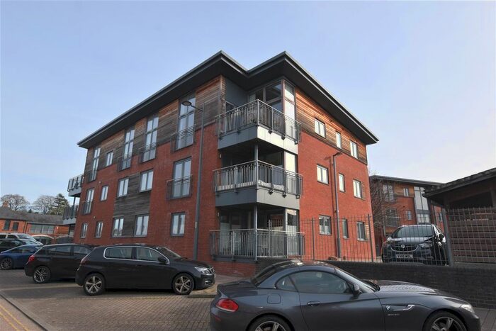 3 Bedroom Flat To Rent In Crossley Road, Worcester, WR5