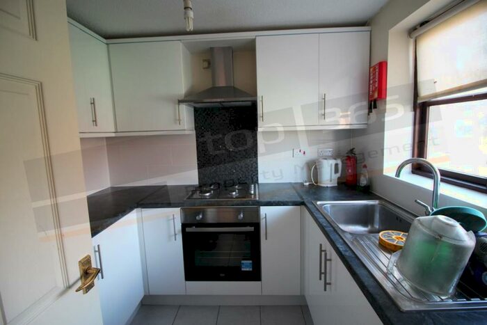 2 Bedroom Semi-Detached House To Rent In **&#;pppw Excluding** Grinsbrook, Lenton, Nottingham, NG7