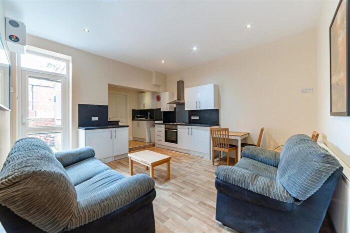 3 Bedroom Flat To Rent In £pppw - Bayswater Road, Jesmond, Newcastle Upon Tyne, NE2