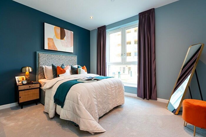 2 Bedroom Apartment For Sale In Holcombe Mansions, Mulberry Circus, IG11