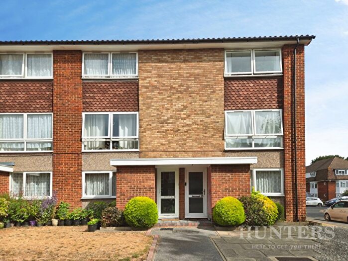 2 Bedroom Maisonette To Rent In Upton Dene, Sutton, SM2