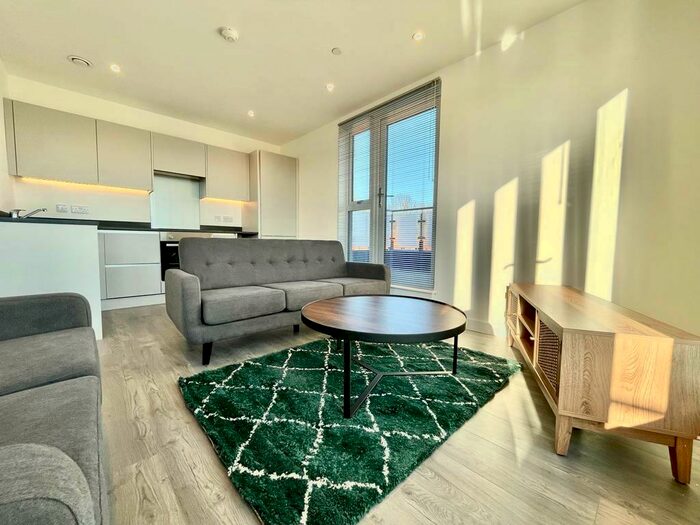 3 Bedroom Apartment To Rent In Alexandra Park, LS4