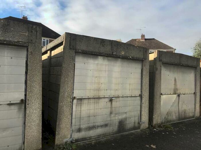 Garage / Parking To Rent In Western Crescent, Banbury, OX16