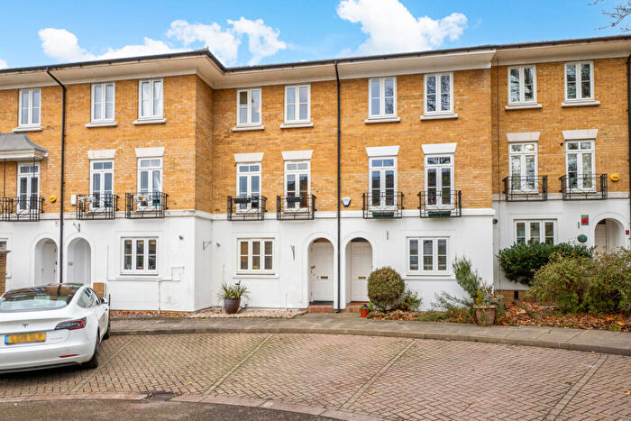 4 Bedroom Terraced House For Sale In Courtenay Avenue, Sutton, SM2