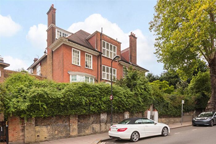 3 Bedroom Flat For Sale In Frognal, Hampstead., NW3
