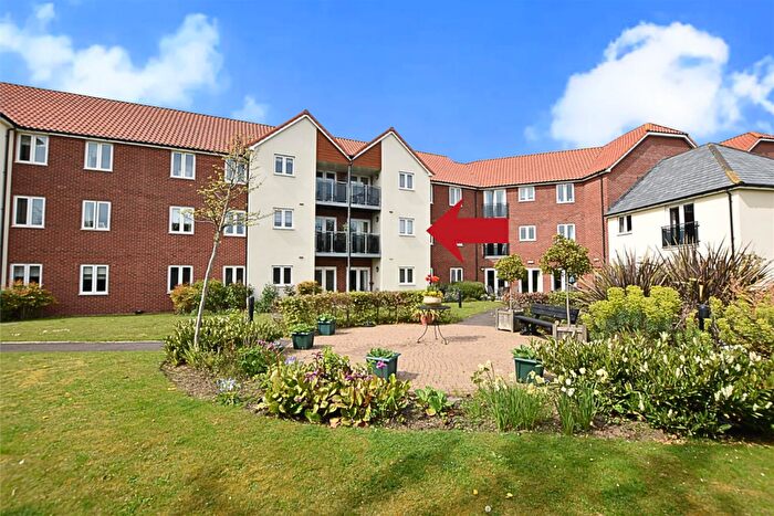 2 Bedroom Retirement Property For Sale In Taylors Avenue, Cleethorpes, DN35