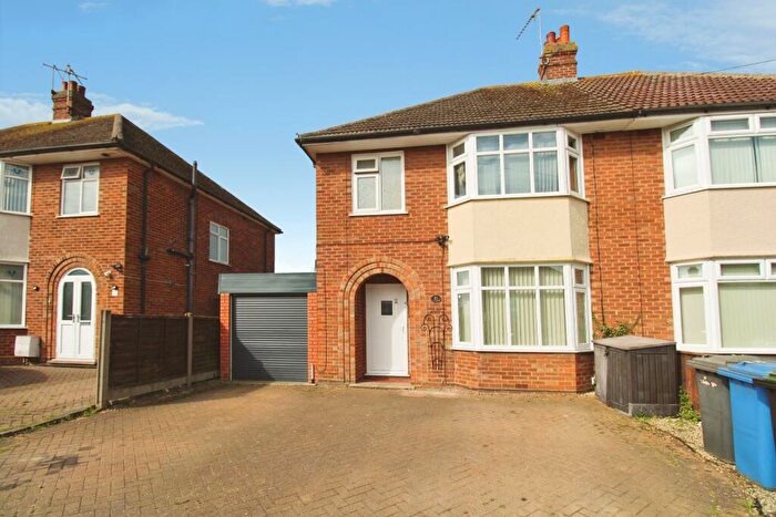 3 Bedroom Semi Detached House For Sale In Pinecroft Road, Ipswich, IP1