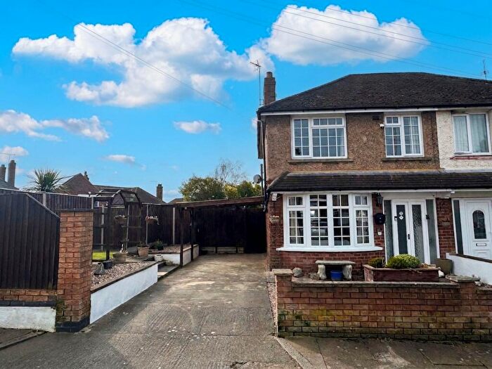 3 Bedroom Semi Detached House For Sale In Savernake Road, Leicester, LE4