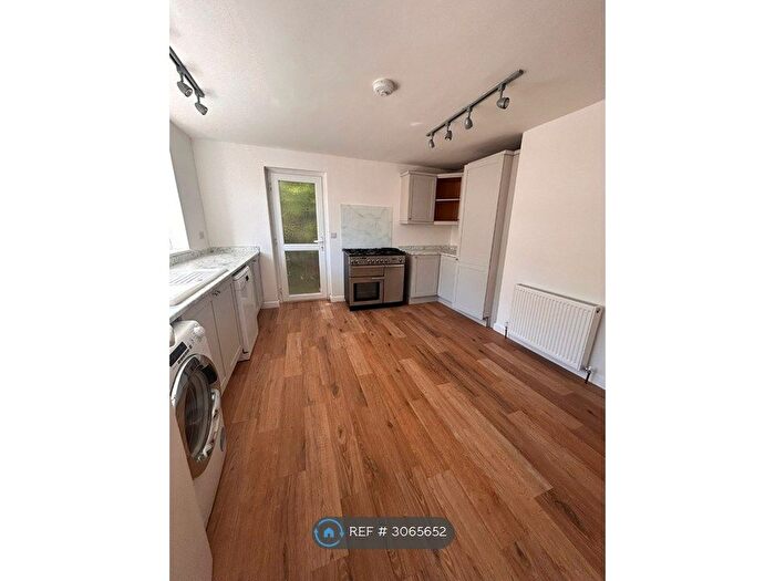 3 Bedroom Detached House To Rent In Lonnen Road, Wimborne, BH21