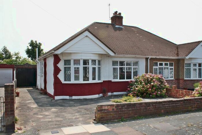 2 Bedroom Bungalow To Rent In Dukes Avenue, Northolt, UB5