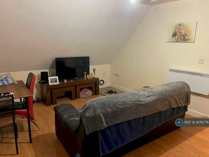 1 Bedroom Flat To Rent In Orchard Street Rainham, Gillingham, ME8