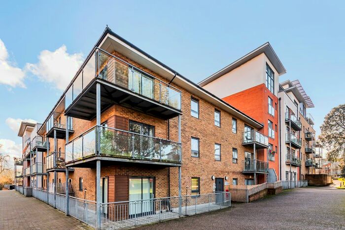 3 Bedroom Flat To Rent In Kingswood Court, Hither Green Lane, SE13